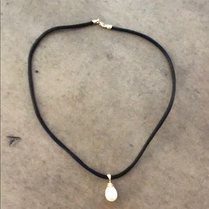 Pearl necklace on black velvet cord